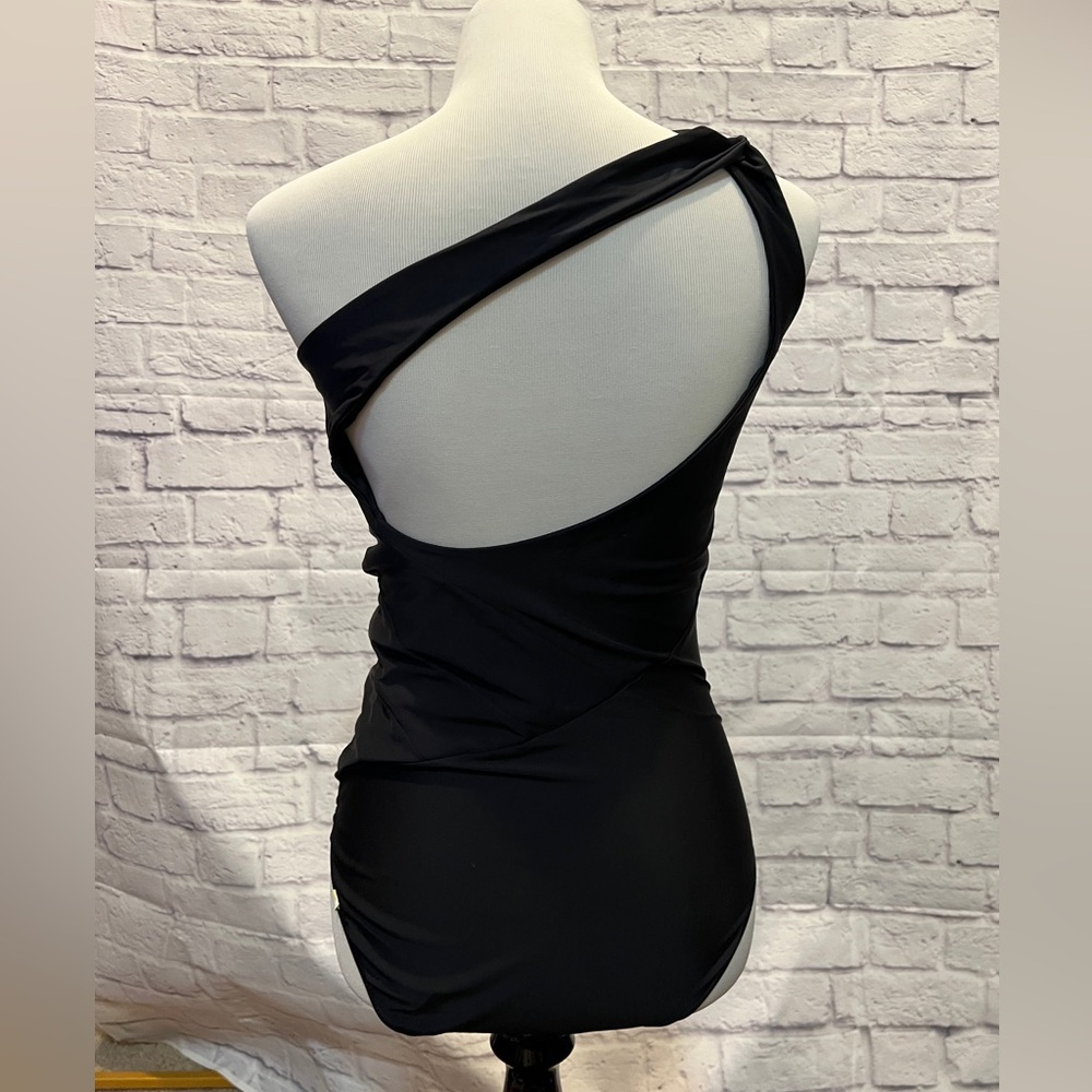 One piece, one shoulder swimsuit - Picture 2 of 4